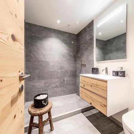 Unique Alpic Style Apartment In The Heart Of Davos Exterior photo