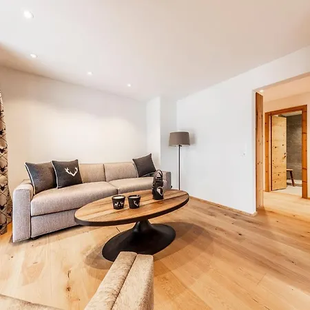 Unique Alpic Style Apartment In The Heart Of Davos Exterior photo