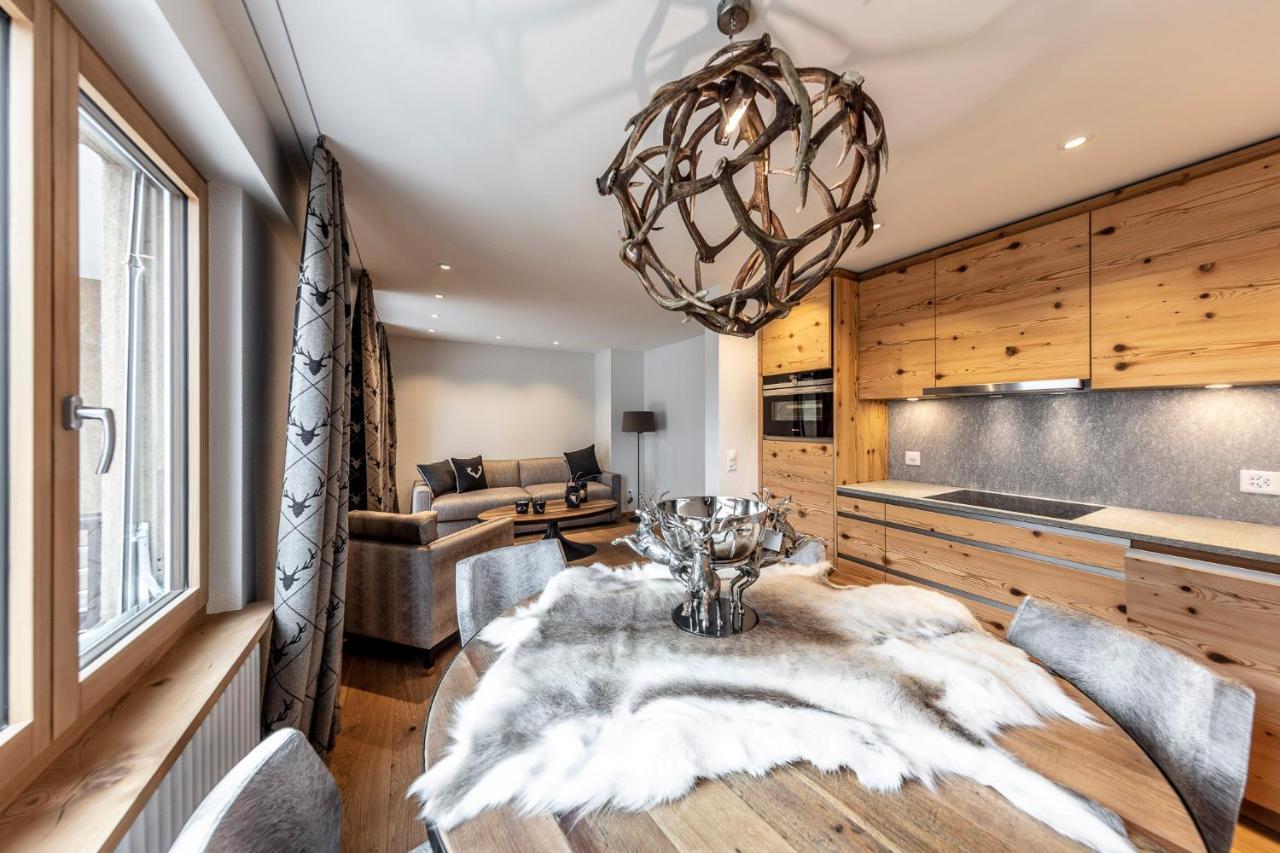 Unique Alpic Style In The Heart Of Apartment